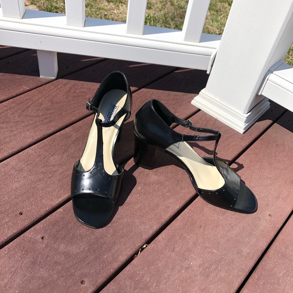 Bernardo Women’s Sandals